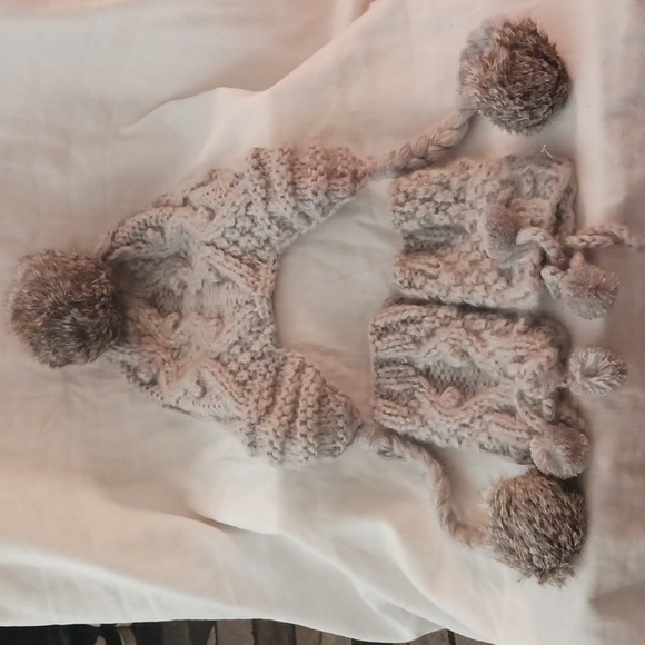 Hat and mitten set - Picture 5 of 8